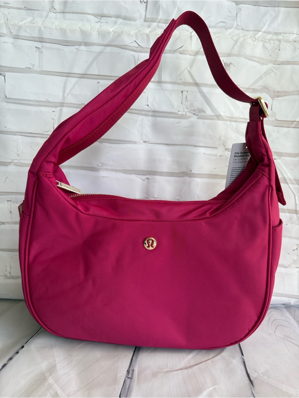 lululemon athletica City Essentials Shoulder Bag in Berry Rumble (BRML) - Picture 1 of 10